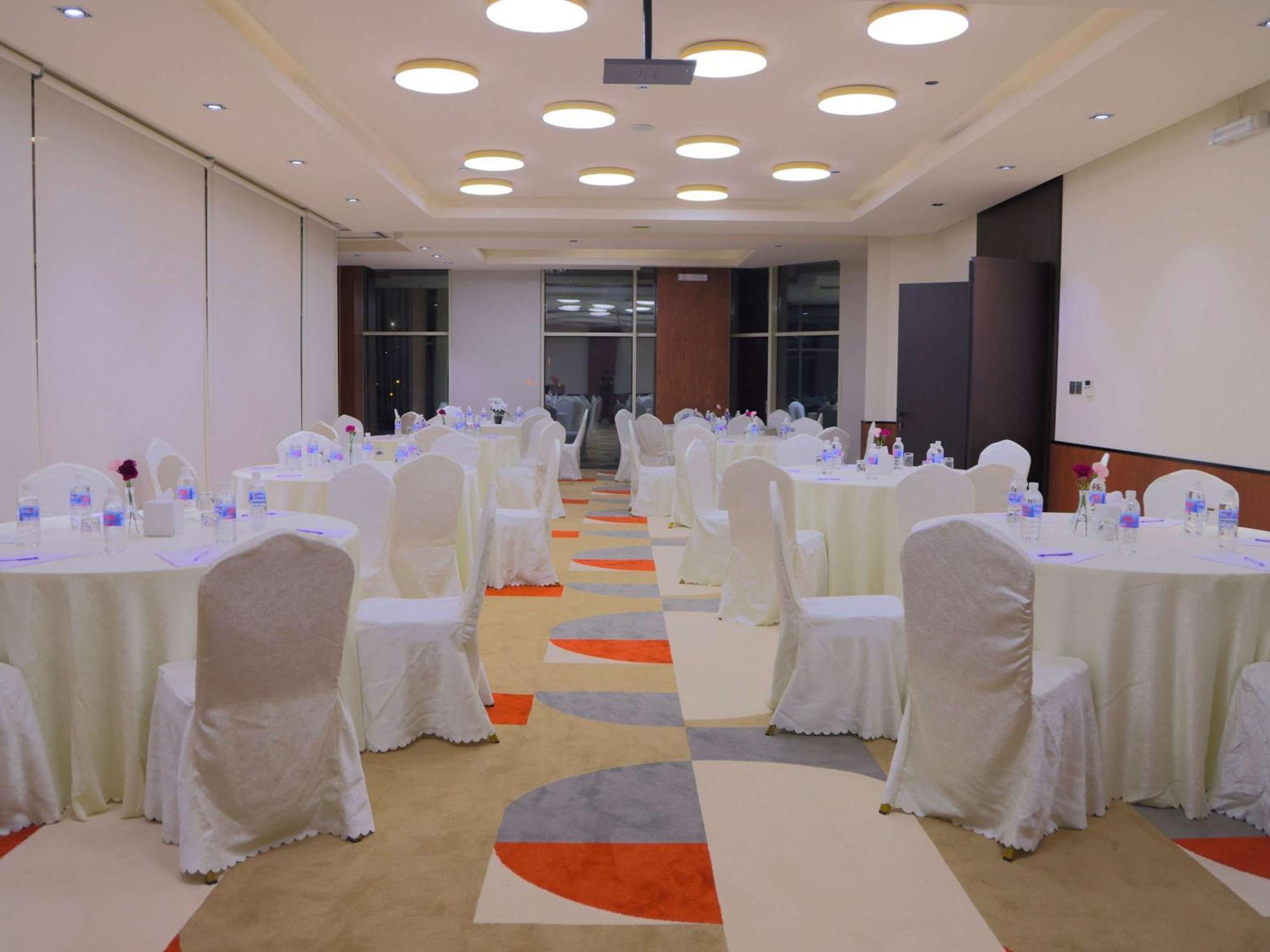 Novotel Suites Riyadh Centre Экстерьер фото